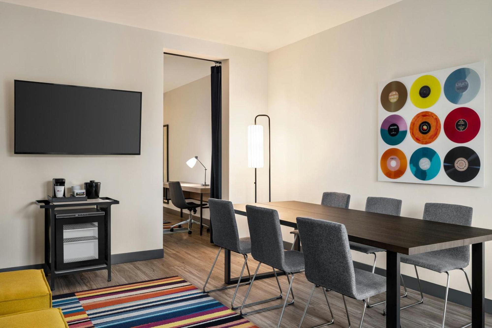 Hotel Aloft At Coastline Center 3*