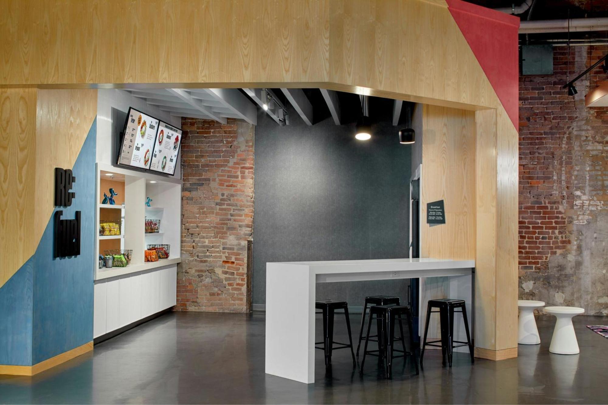 Hotel Aloft At Coastline Center 3*