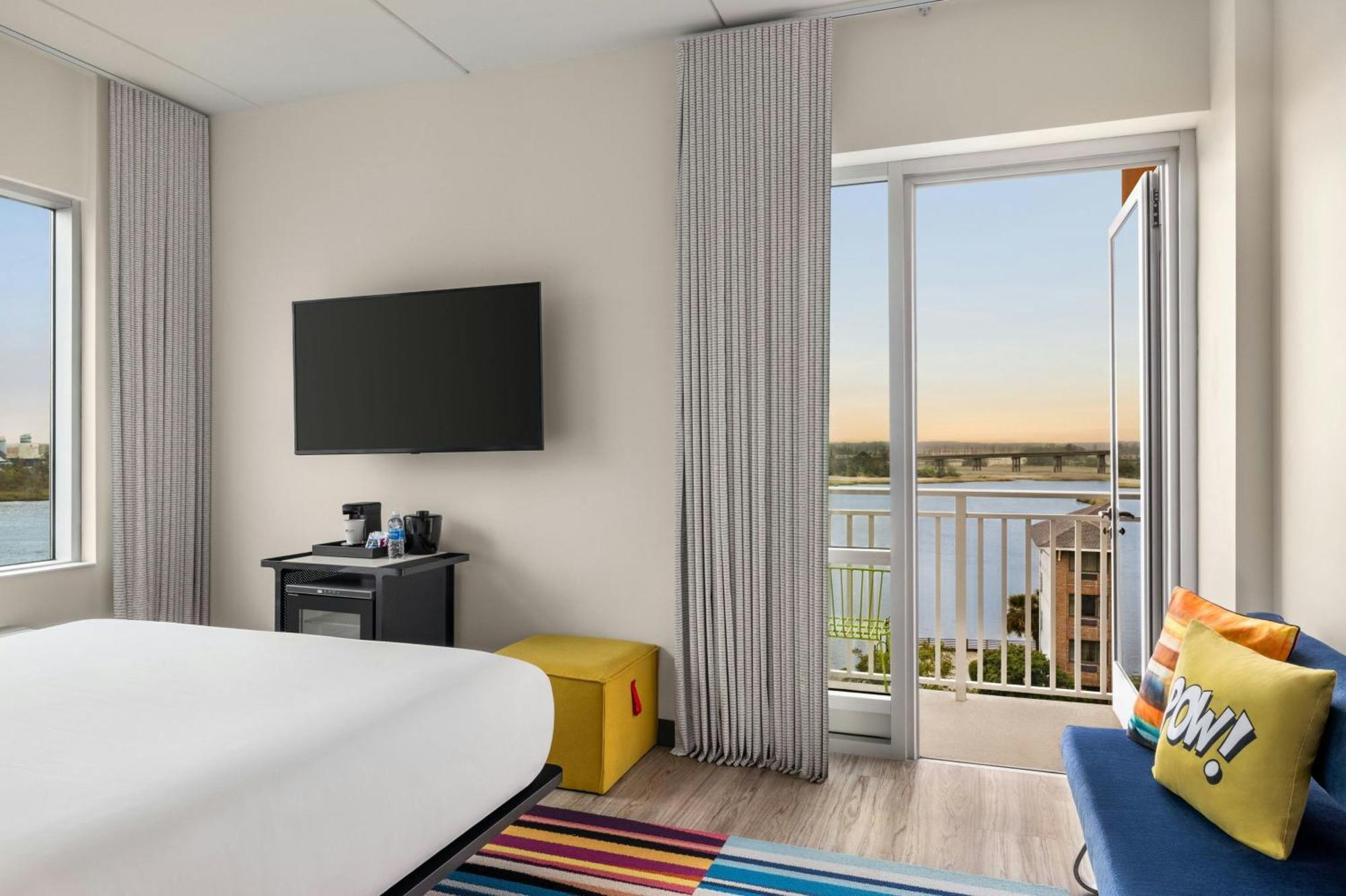 Hotel Aloft At Coastline Center