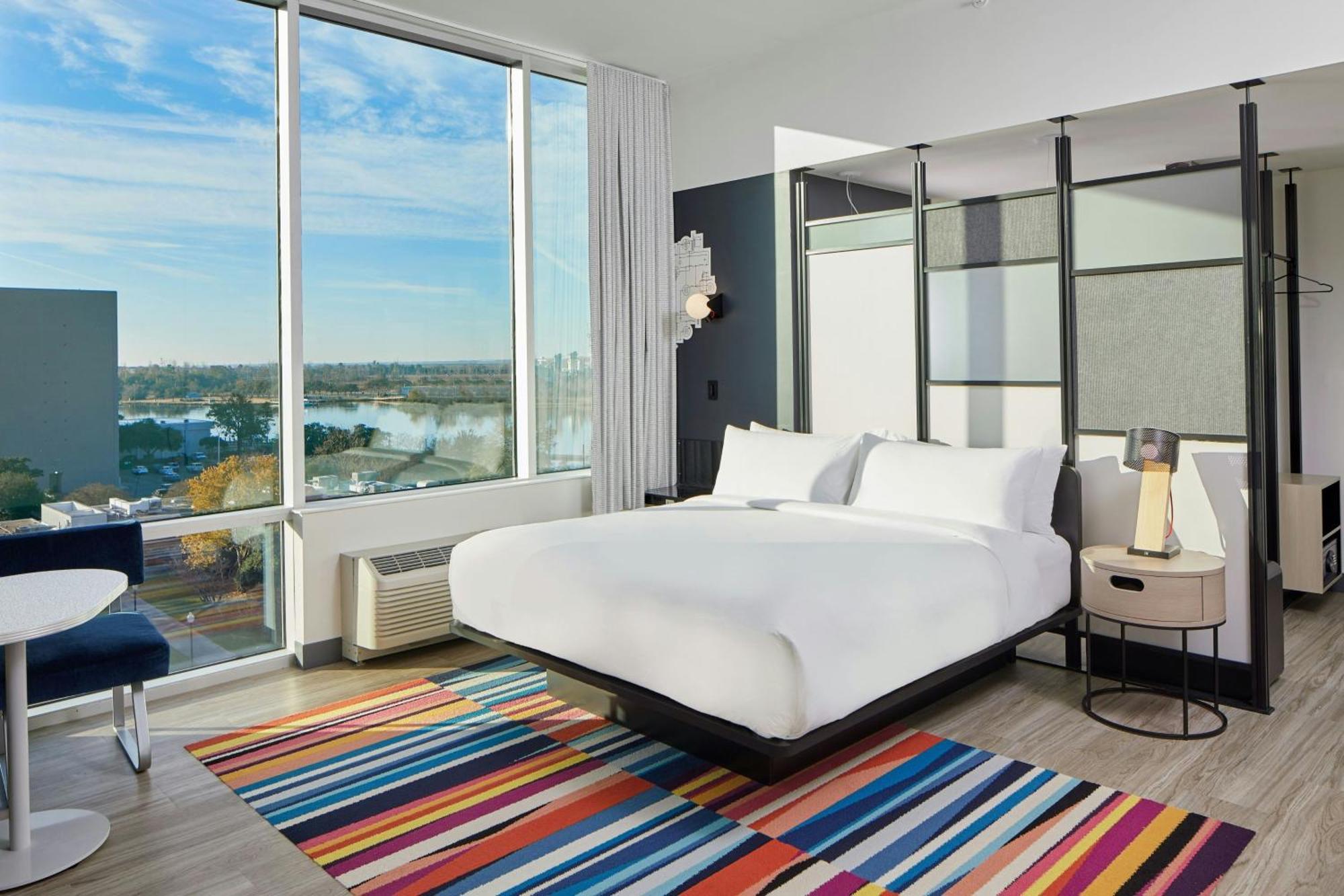 Hotel Aloft At Coastline Center 3*